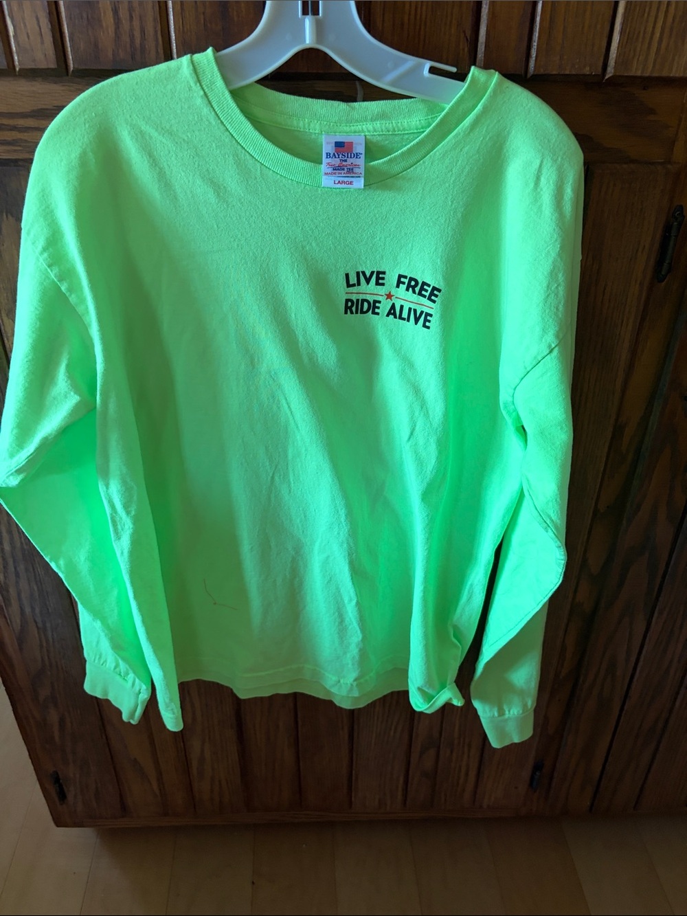 Cotton T shirt  long sleeve  Size Large
Men’s  Live Free Ride Alive neon